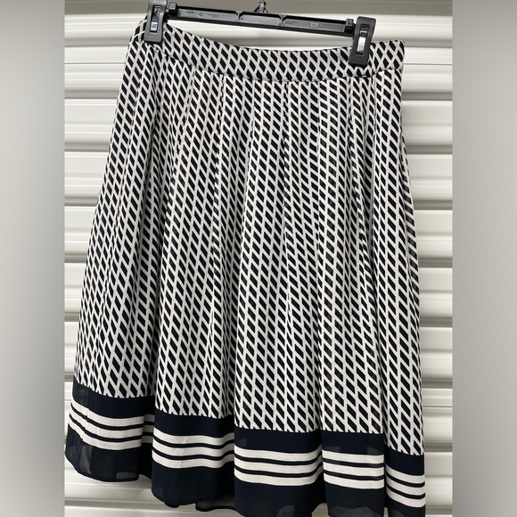 Talbots Dresses & Skirts - Talbots Elegant Black and White Patterned Skirt Size 2P